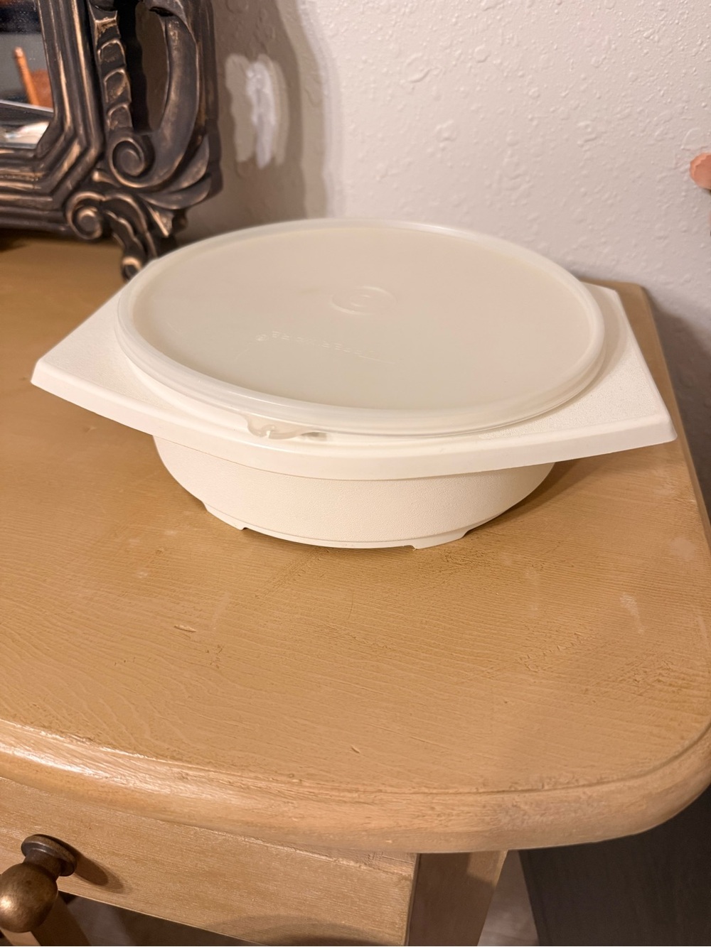 VTG Tupperware White Plastic Food Storage Bowl with Lid - Home Kitchen